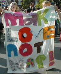Students banner: Make Love Not War