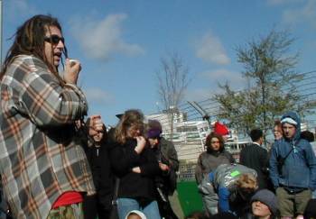 Ciaron O'Reilly addressing fellow blockaders