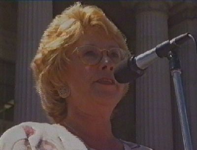 Jennie George, ACTU President, addressing crowd in front of Victoria&#39;s Parliament House. - mrly10